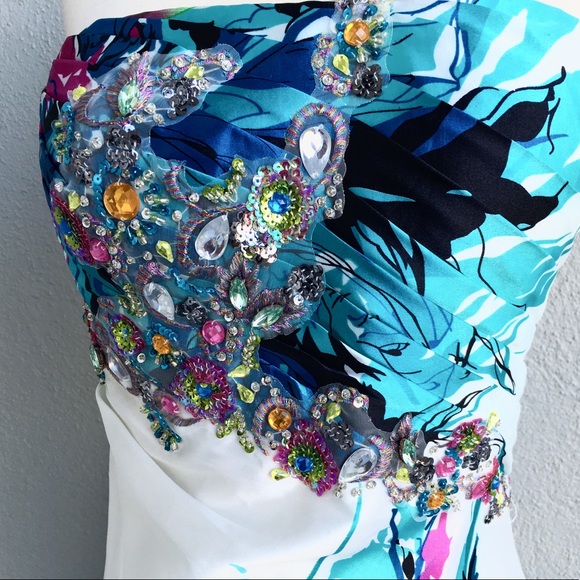 White Floral beaded Dress Sz 6. NWOT - Picture 3 of 8